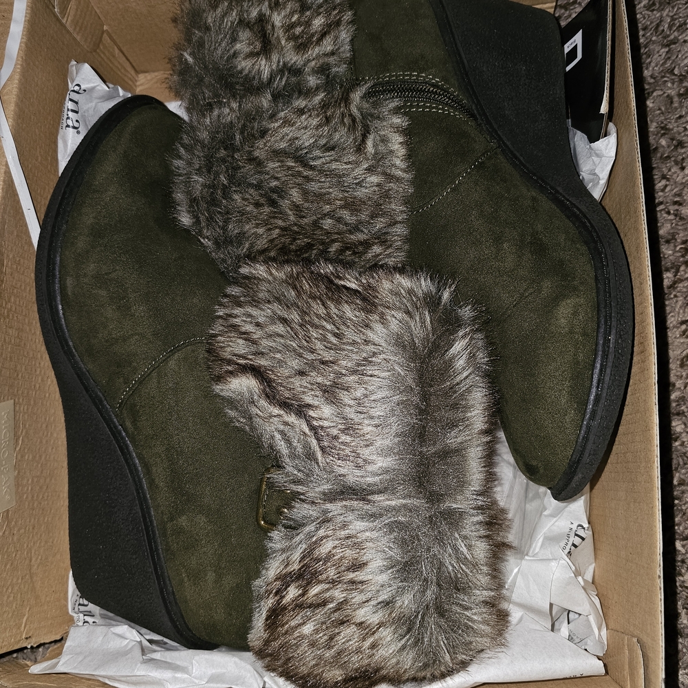 Faux Fur Lined Olive Green Wedge Boots